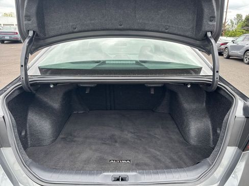Used 2025 Nissan Altima 2.5 SV FWD image 31