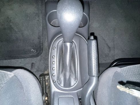 Used 2005 Chrysler Sebring GTC w/ Security Group image 10