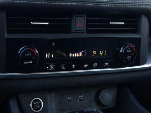 Used 2023 Nissan Rogue SV image 17