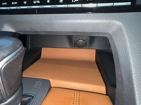 Used 2020 Toyota Avalon Limited image 21