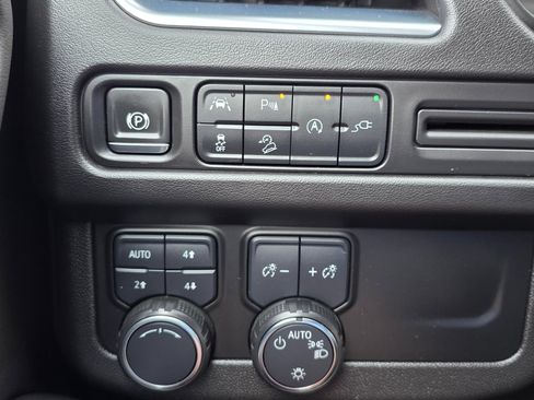 Used 2021 Chevrolet Tahoe Premier AWD/4WD image 23