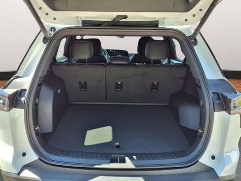 New 2026 Chevrolet Equinox LT w/ Convenience Package II FWD image 19