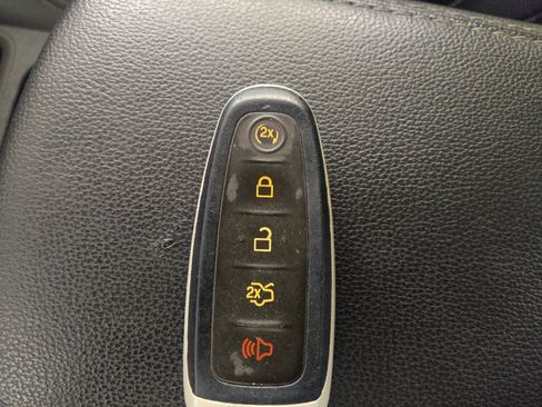Used 2017 Ford Escape Titanium FWD image 32