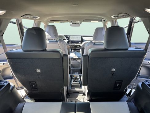 Used 2024 Lexus TX 500h AWD w/ Technology Package image 4