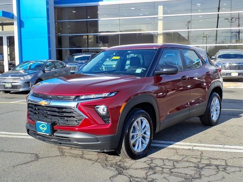 Used 2025 Chevrolet TrailBlazer LS w/ LS Confidence Package image 3