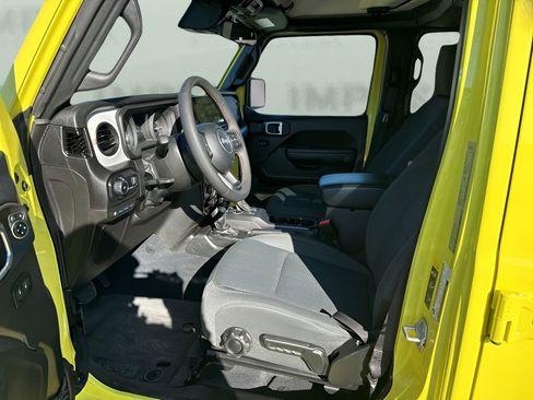 Used 2024 Jeep Wrangler Unlimited w/ Convenience Group image 9