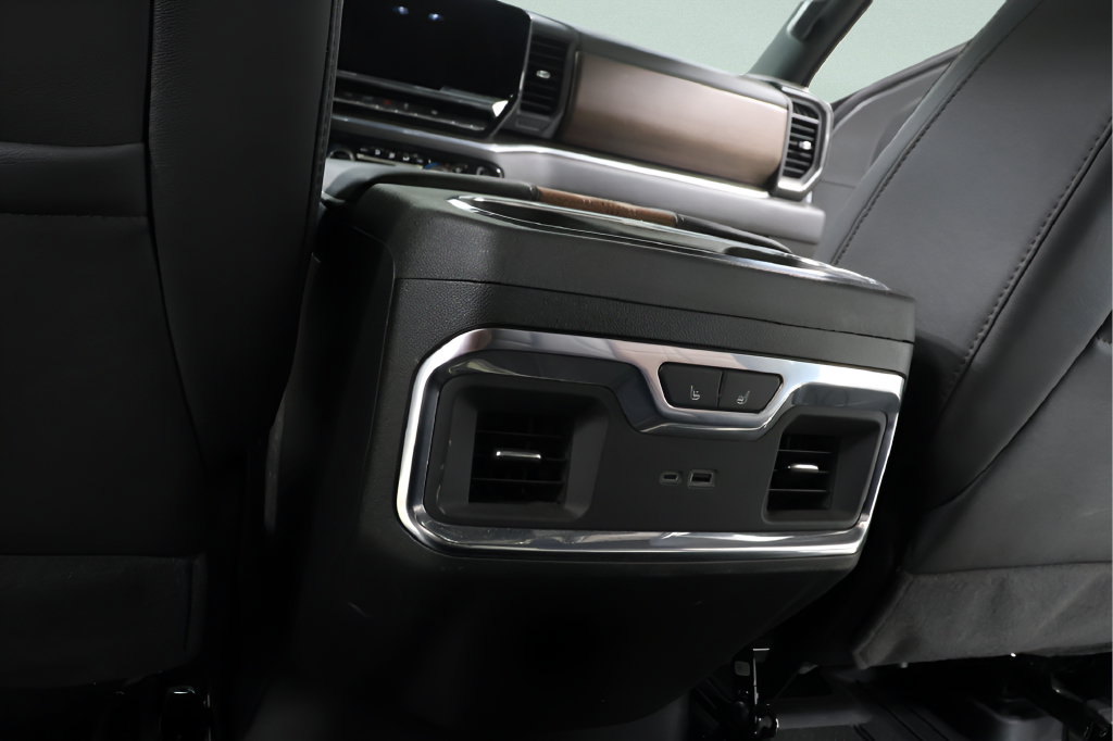 Used 2025 Chevrolet Silverado 3500 High Country w/ High Country Premium Package AWD/4WD image 25