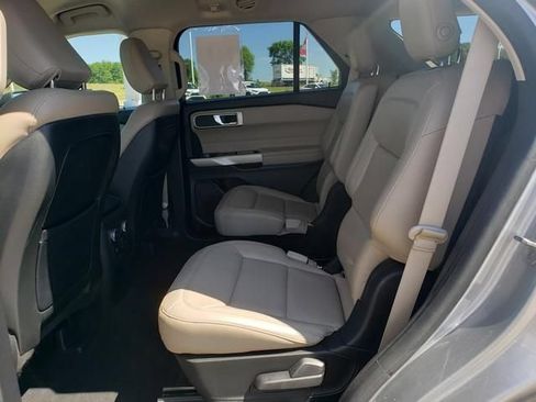 Used 2020 Ford Explorer XLT w/ Equipment Group 202A AWD/4WD image 12