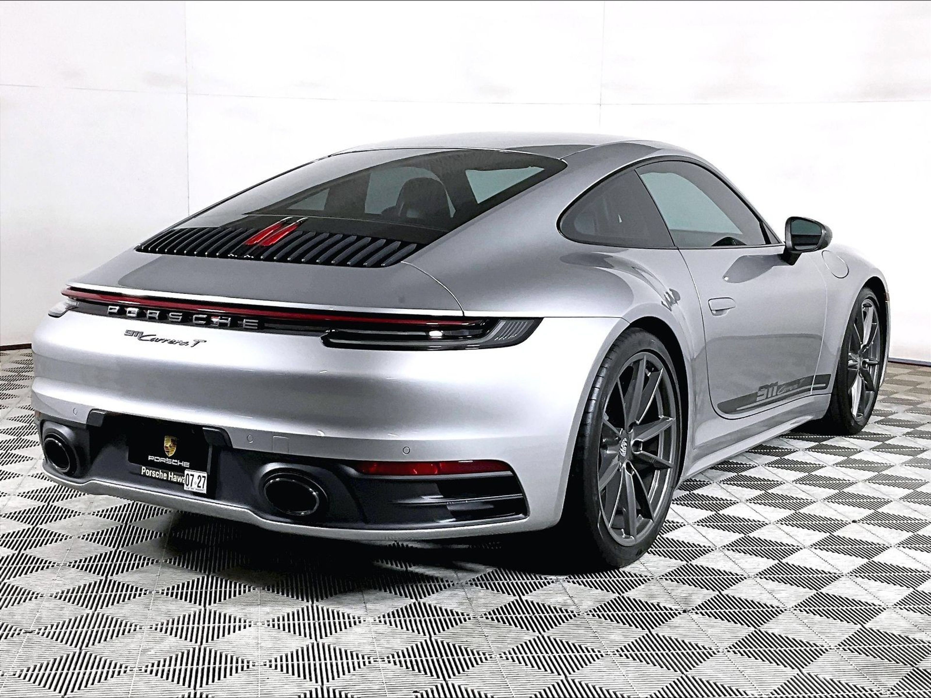 Certified 2024 Porsche 911 Carrera T RWD image 9