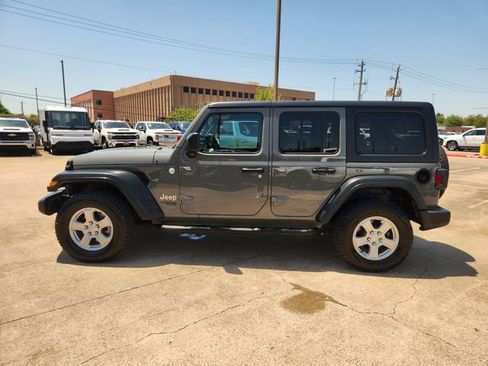 Used 2018 Jeep Wrangler Unlimited Sport S AWD/4WD image 4