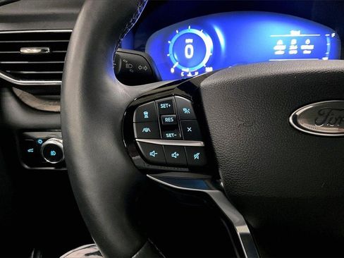 Certified 2022 Ford Explorer Platinum w/ Equipment Group 601A image 17