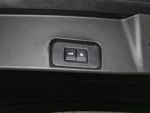 Used 2023 Nissan Rogue SL w/ SL Premium Package image 11