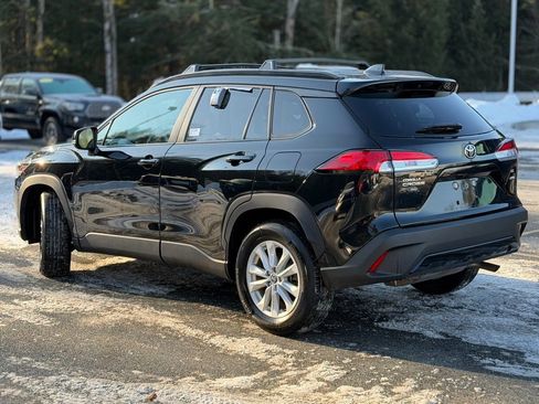 Used 2023 Toyota Corolla Cross LE w/ Moonroof Package image 3