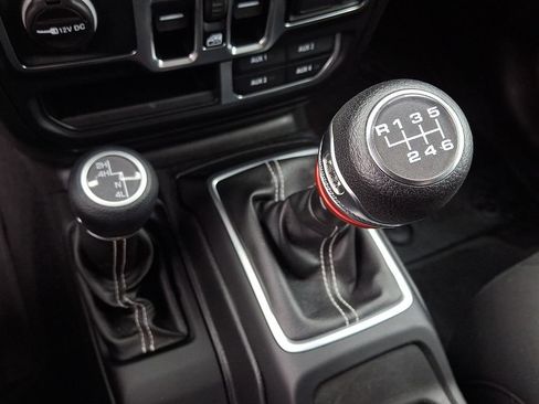 Used 2020 Jeep Gladiator Overland image 14