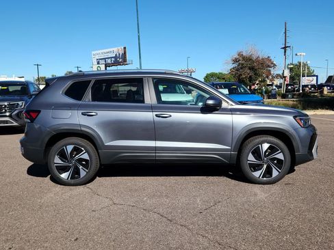 New 2025 Volkswagen Taos SE image 2