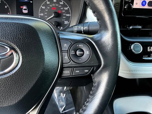 Used 2024 Toyota Corolla SE FWD image 12