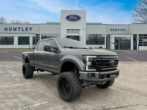 Used 2022 Ford F250 XLT w/ Black Appearance Package image 4