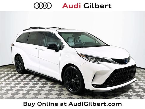 Used 2022 Toyota Sienna XSE FWD image 1