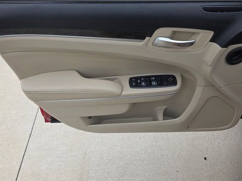 Used 2014 Chrysler 300 RWD image 22