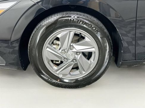 Certified 2025 Hyundai Elantra SE FWD image 33