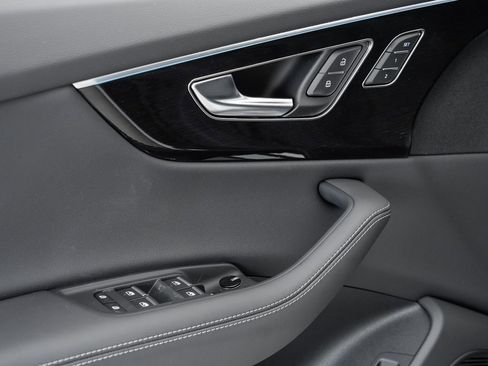 Used 2025 Audi Q8 Premium Plus w/ Premium Plus Package image 10