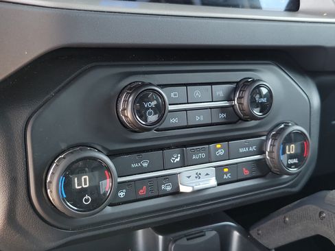 Used 2025 Ford Bronco Outer Banks w/ Sasquatch Package AWD/4WD image 11