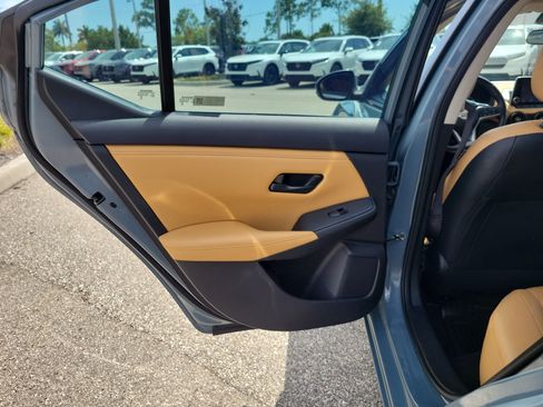 Used 2024 Nissan Sentra SV w/ SV Premium Package FWD image 14