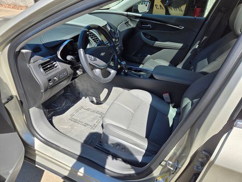 Used 2014 Chevrolet Impala LT w/ Convenience Package FWD image 9