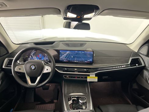 Used 2026 BMW X7 xDrive40i image 16
