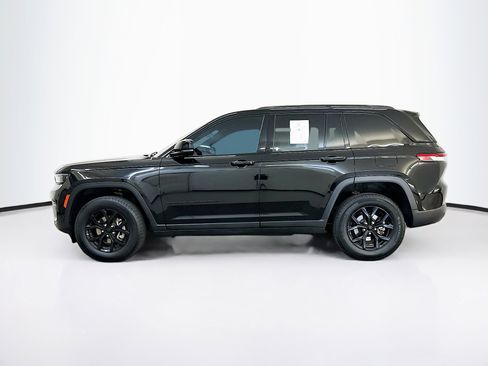 Used 2025 Jeep Grand Cherokee Altitude AWD/4WD image 4