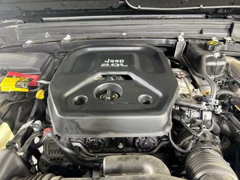 Used 2021 Jeep Wrangler Unlimited Sahara AWD/4WD image 29