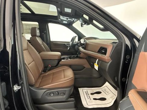New 2026 Chevrolet Tahoe High Country w/ Sun And Tow Package AWD/4WD image 34