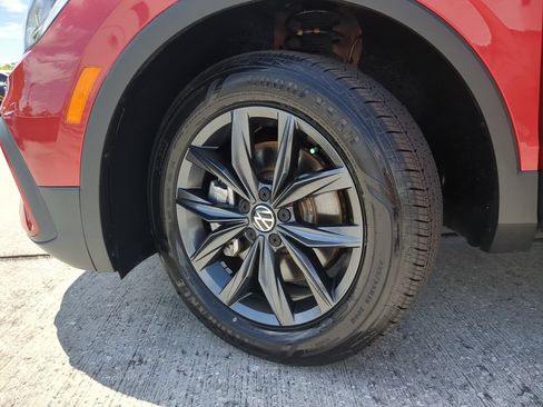 Certified 2023 Volkswagen Tiguan SE FWD image 33