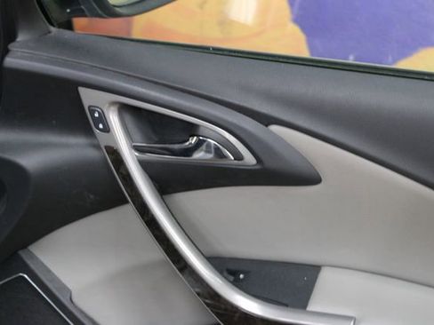 Used 2017 Buick Verano FWD image 9