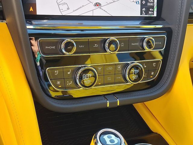 Used 2023 Bentley Bentayga AWD/4WD image 18
