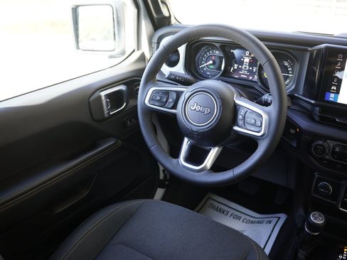 Used 2024 Jeep Wrangler Unlimited Sahara AWD/4WD image 23