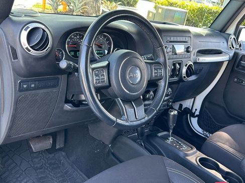 Certified 2017 Jeep Wrangler Unlimited Rubicon w/ Connectivity Group image 28