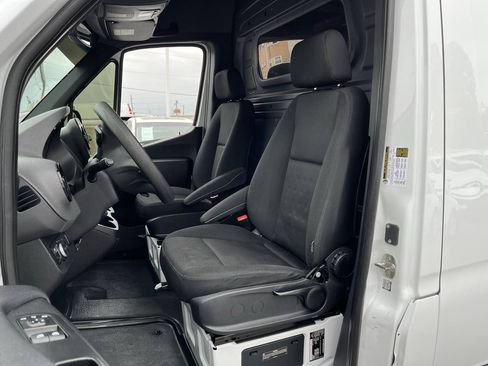 Used 2022 Mercedes-Benz Sprinter 2500 image 20