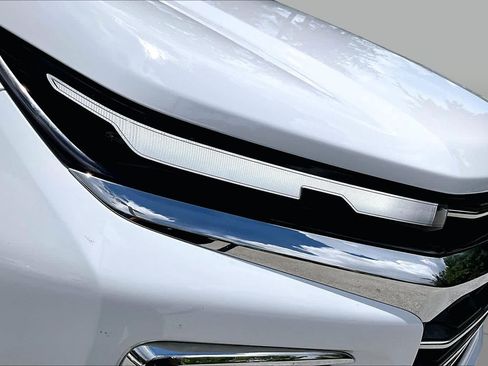 Used 2025 Chevrolet Traverse LT w/ Driver Confidence Package FWD image 28