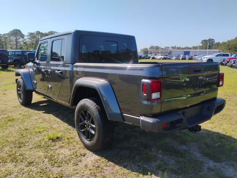 Certified 2023 Jeep Gladiator Sport AWD/4WD image 7
