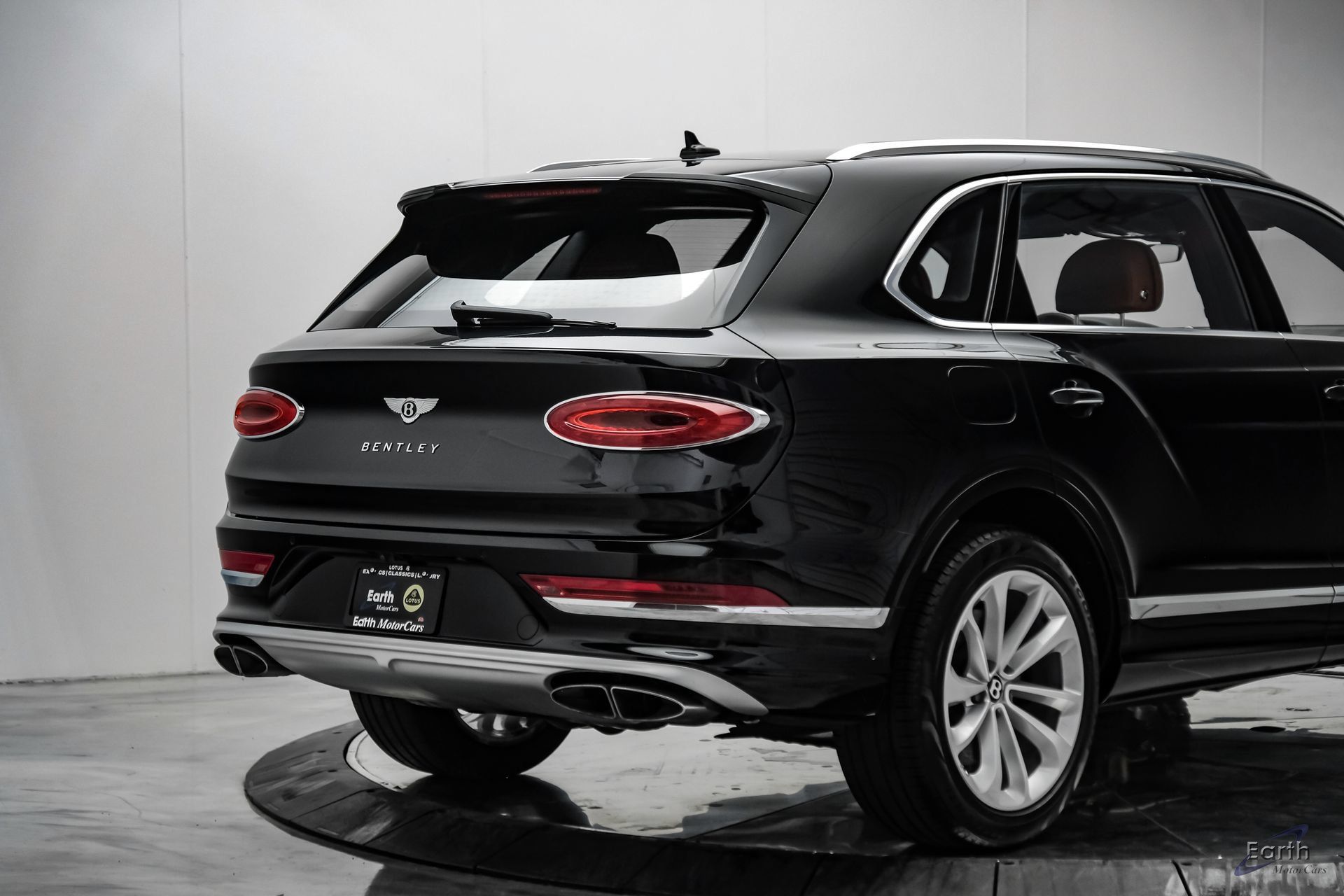 Used 2023 Bentley Bentayga Extended Wheelbase AWD/4WD image 15