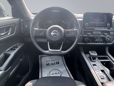 Certified 2025 Nissan Pathfinder S FWD image 6