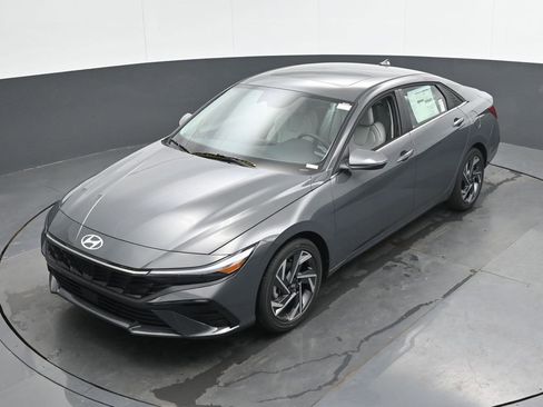 Used 2025 Hyundai Elantra Limited image 43