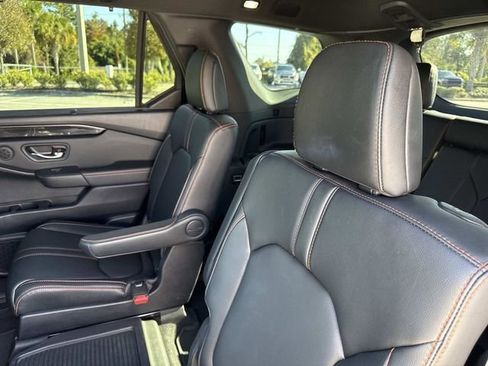 Used 2024 Honda Pilot TrailSport image 11