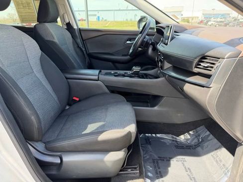 Used 2023 Nissan Rogue SV FWD image 9