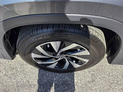 Used 2025 Volkswagen Tiguan S image 15