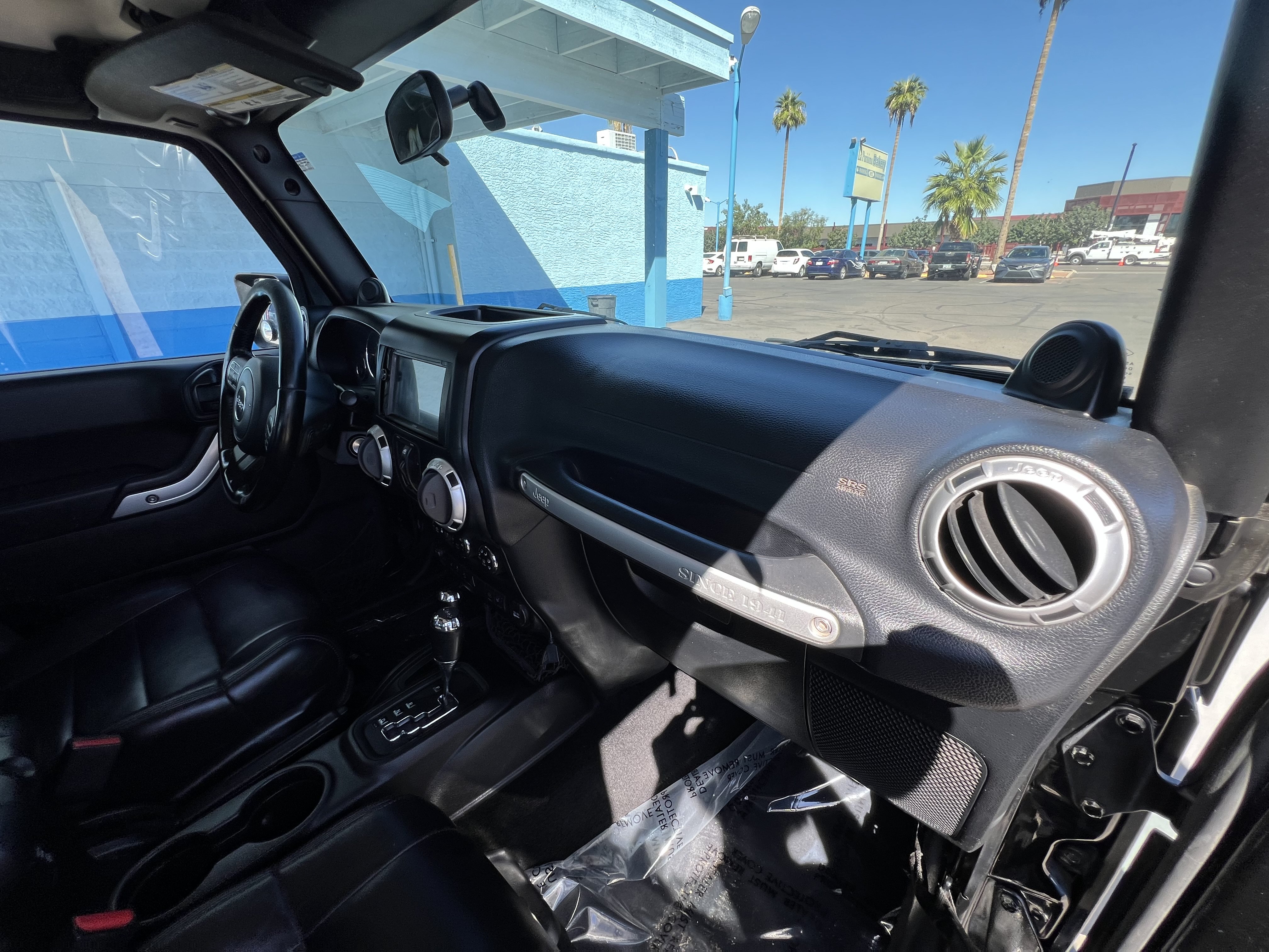 Used 2012 Jeep Wrangler Unlimited Rubicon w/ Connectivity Group AWD/4WD image 15
