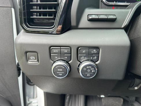 Used 2024 GMC Sierra 2500 AT4 w/ AT4 Premium Plus Package AWD/4WD image 37