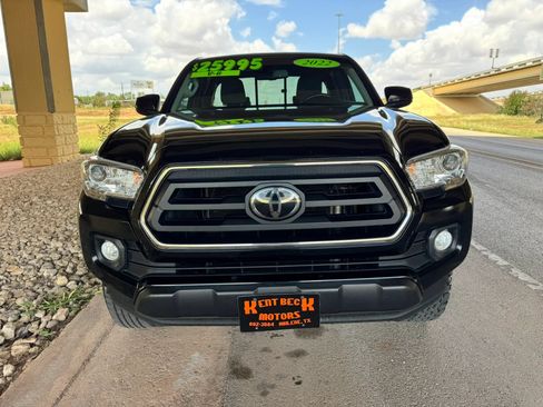 Used 2022 Toyota Tacoma SR5 RWD image 8