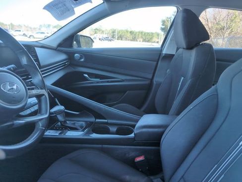 Used 2022 Hyundai Elantra SEL w/ Convenience Package image 2
